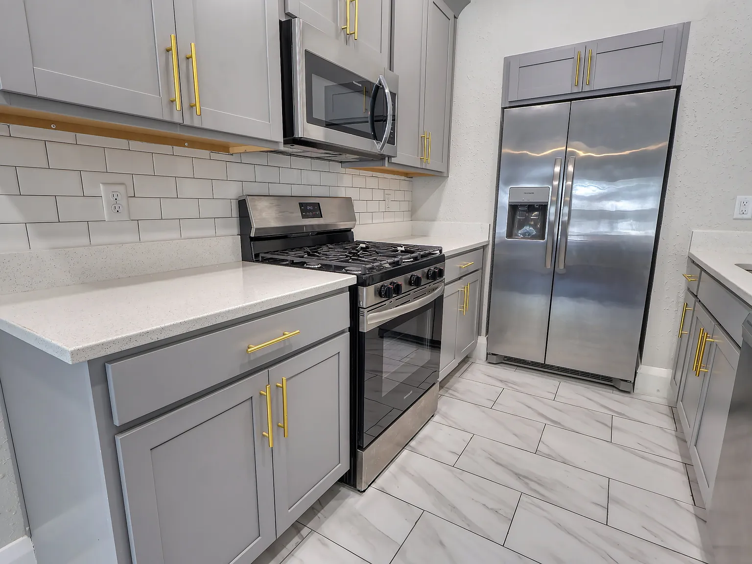 2 bed, 950 sqft, $1,695 — Photo 3