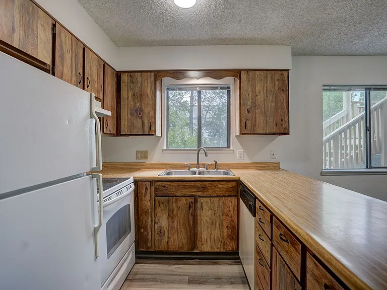 843 Sunset Ave #A — Photo 11