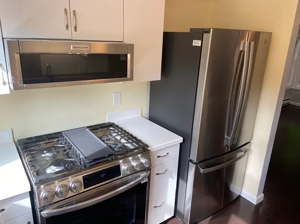 1 Angela Ln, Watertown, MA 02472