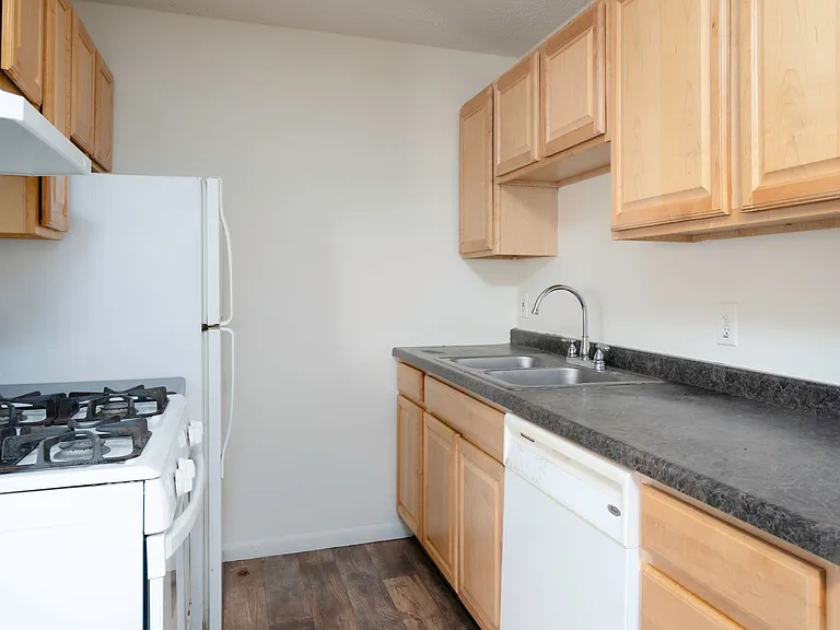 2122 Grand Ave S — Photo 4