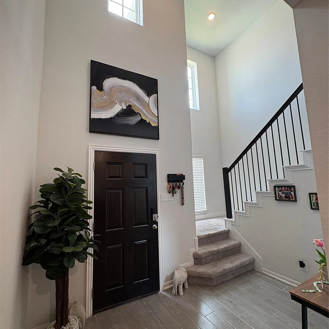 3 bed, 2.5 bath, 2261 sqft, $2,999 — Photo 2