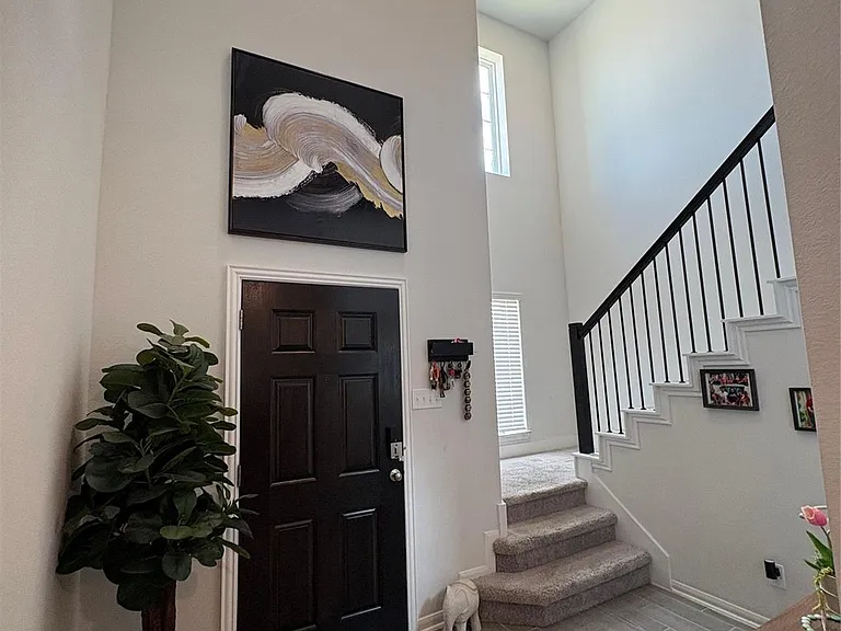 2418 Palisade Crest Dr — Photo 2