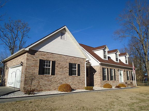 3rd image of 2240 Chesterfield Dr