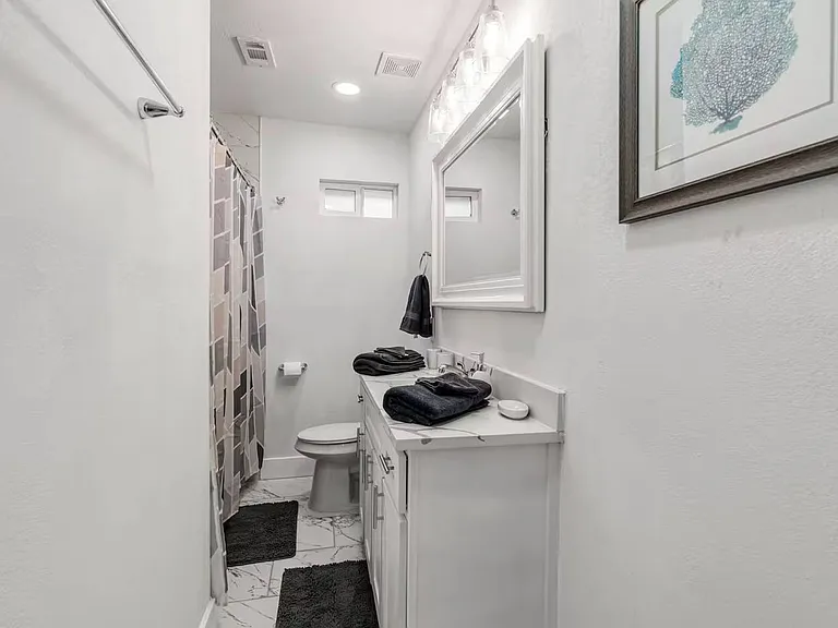 304 Eastwood St #B — Photo 8