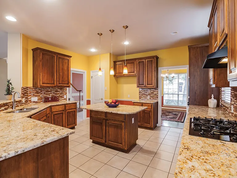 2412 Arbor Dr — Photo 8