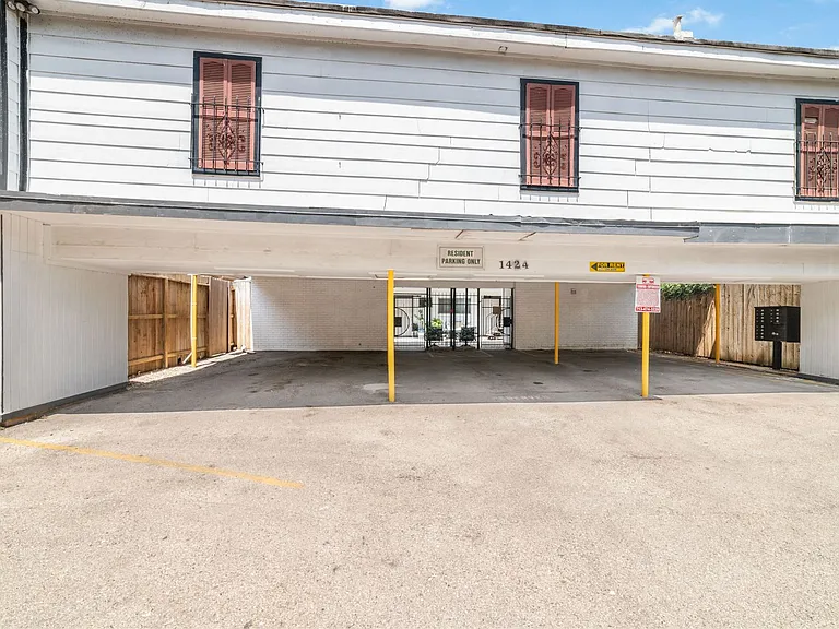 1424 Marshall — Photo 35