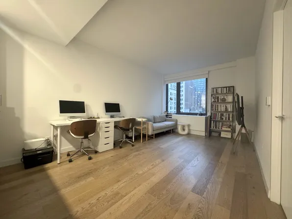 445 West 35th Street image 1 of 21