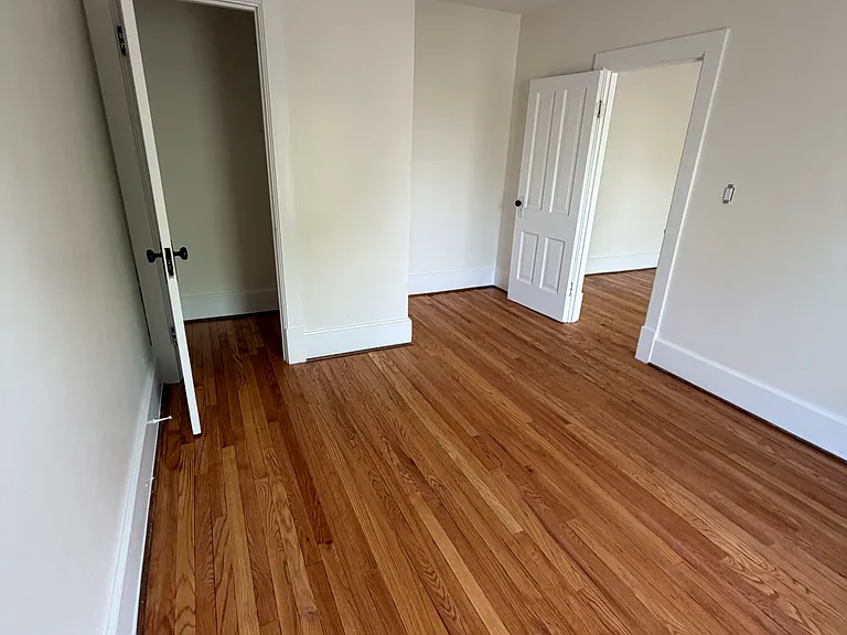 308 N Linn St #4 — Photo 4