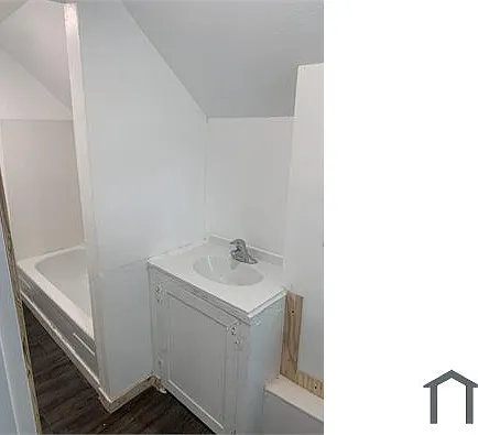 869 Albemarle St #2 — Photo 8