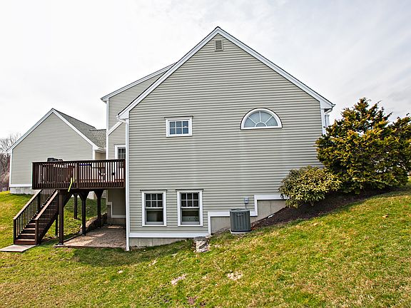 4th image of 40 Bunker Hill Cir