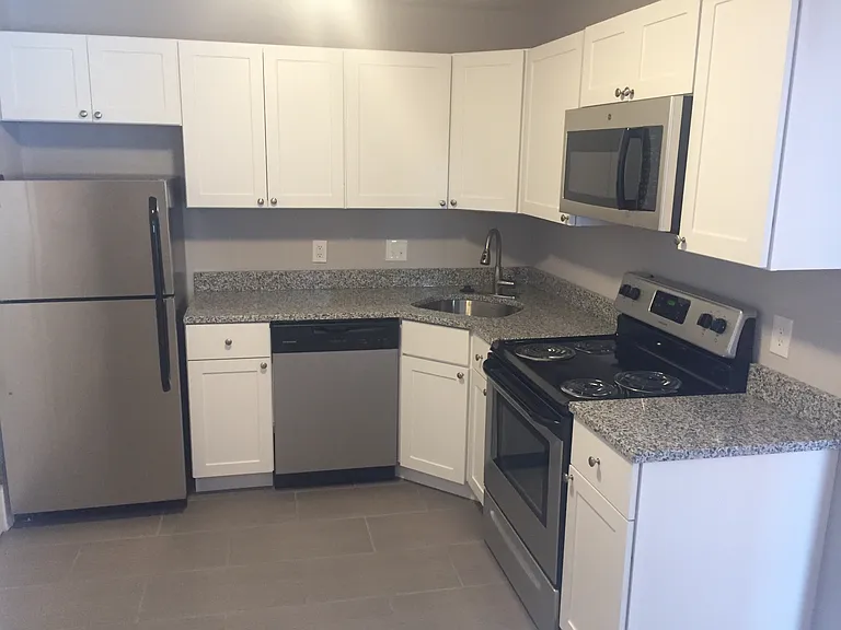 80 Locust Avenue — Photo 12