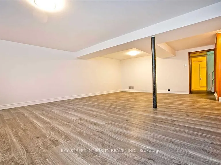 60 Hesketh Ct — Photo 17