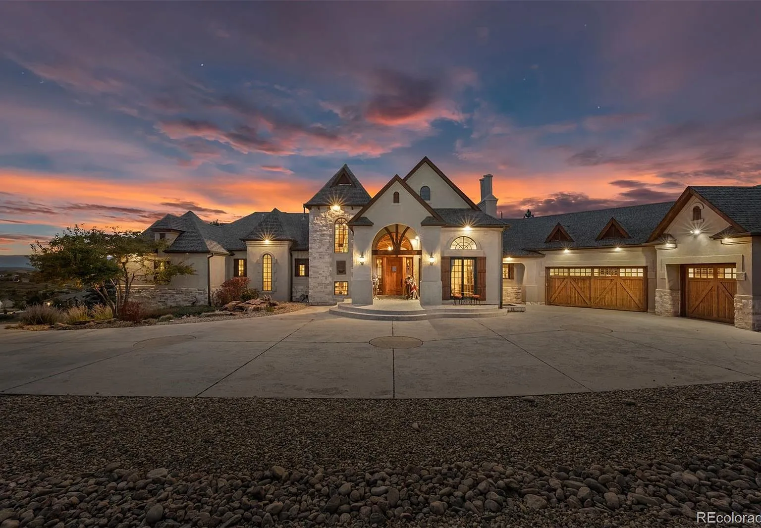 5 bed, 7.0 bath, 7013 sqft, $14,000 — Photo 2