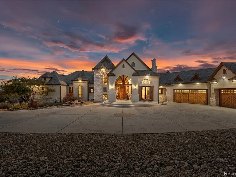 3440 Medallion Rd — Photo 2