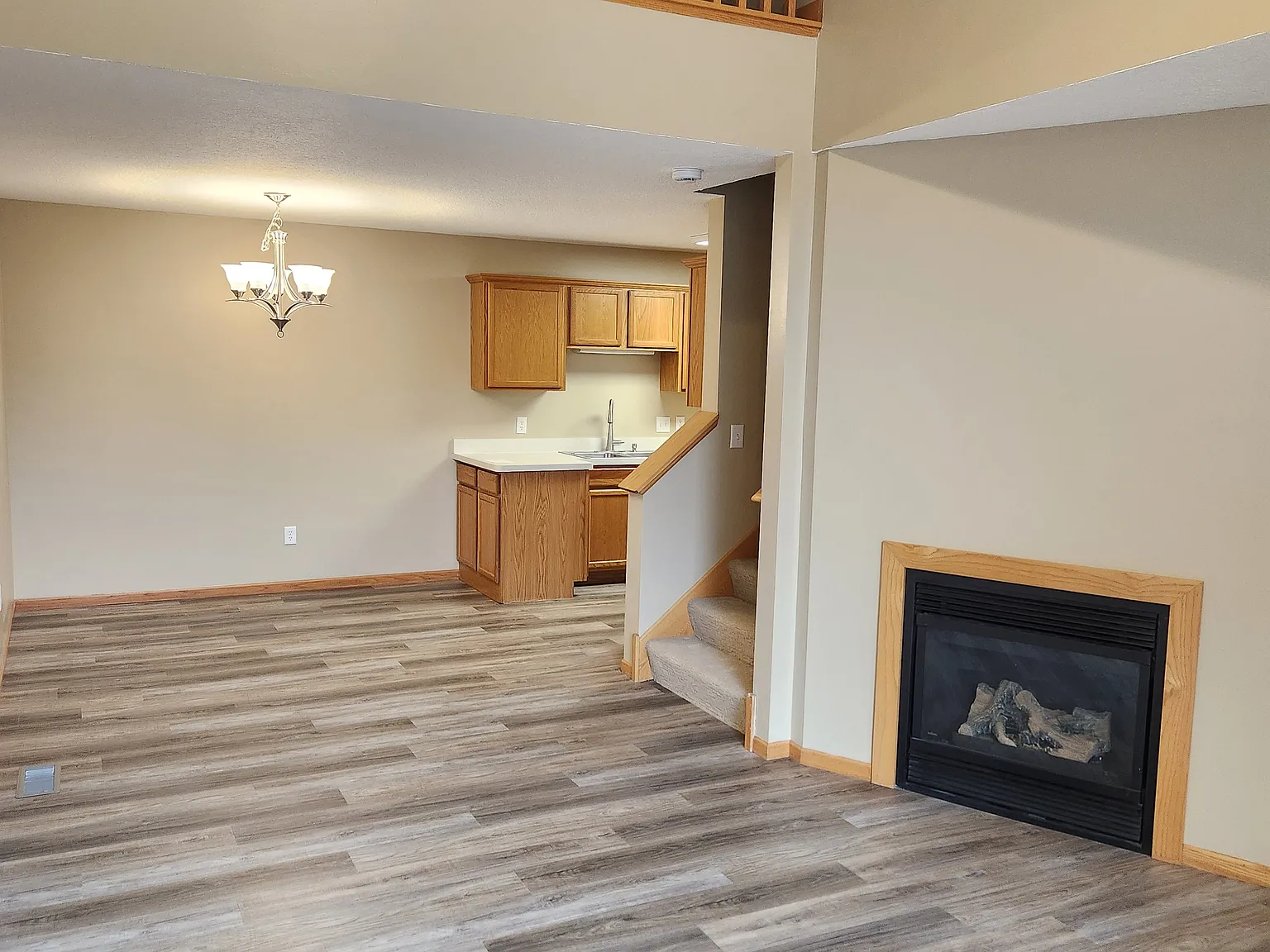 2 bed, 1380 sqft, $2,095 — Photo 3