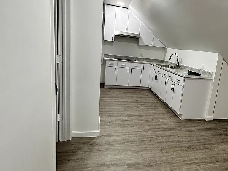 440 E 19th St #5 — Photo 2