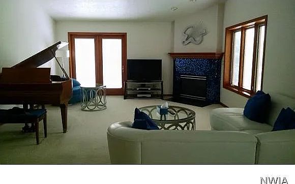 2nd image of 206 W 33rd St