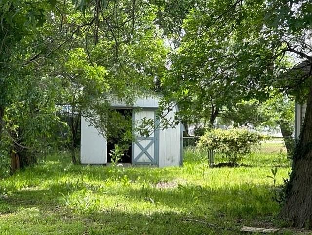 2nd image of 1109 SW Circle Dr
