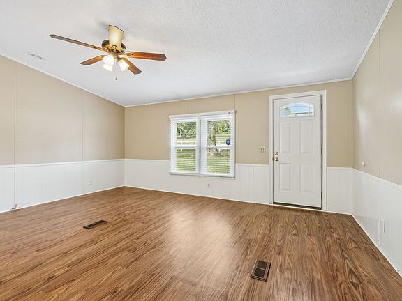 5th image of 118 E Elm St