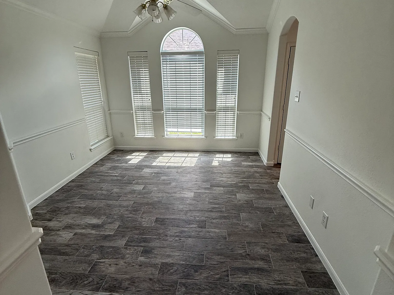 3 bed, 2038 sqft, $2,350 — Photo 4