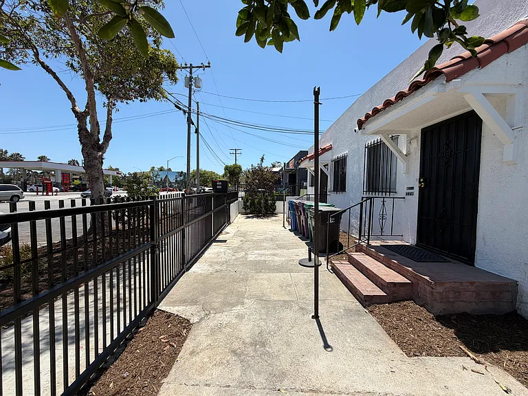 729 Martin Luther King Jr Ave — Photo 2