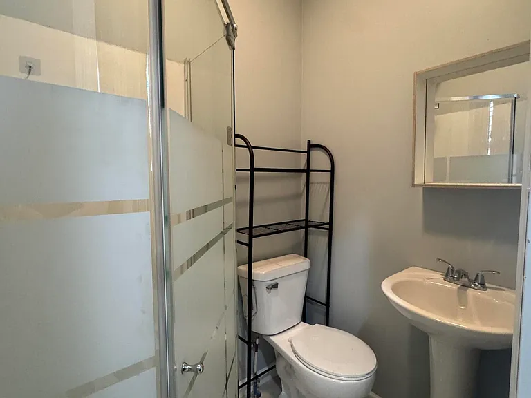 125 N Jane St — Photo 8