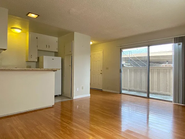 4033 Hamilton Ave #E3 — Photo 5