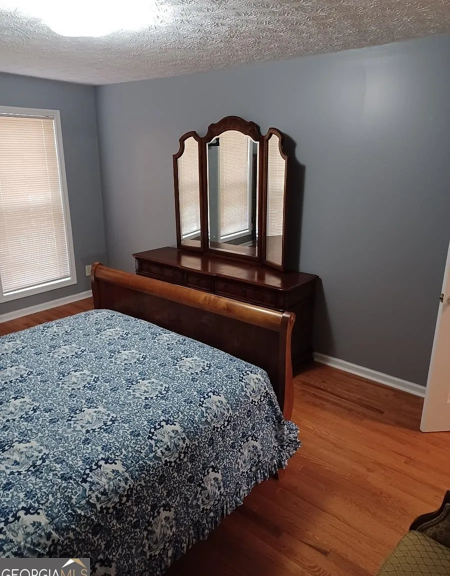 1 bed, 1.0 bath, $900 — Photo 2