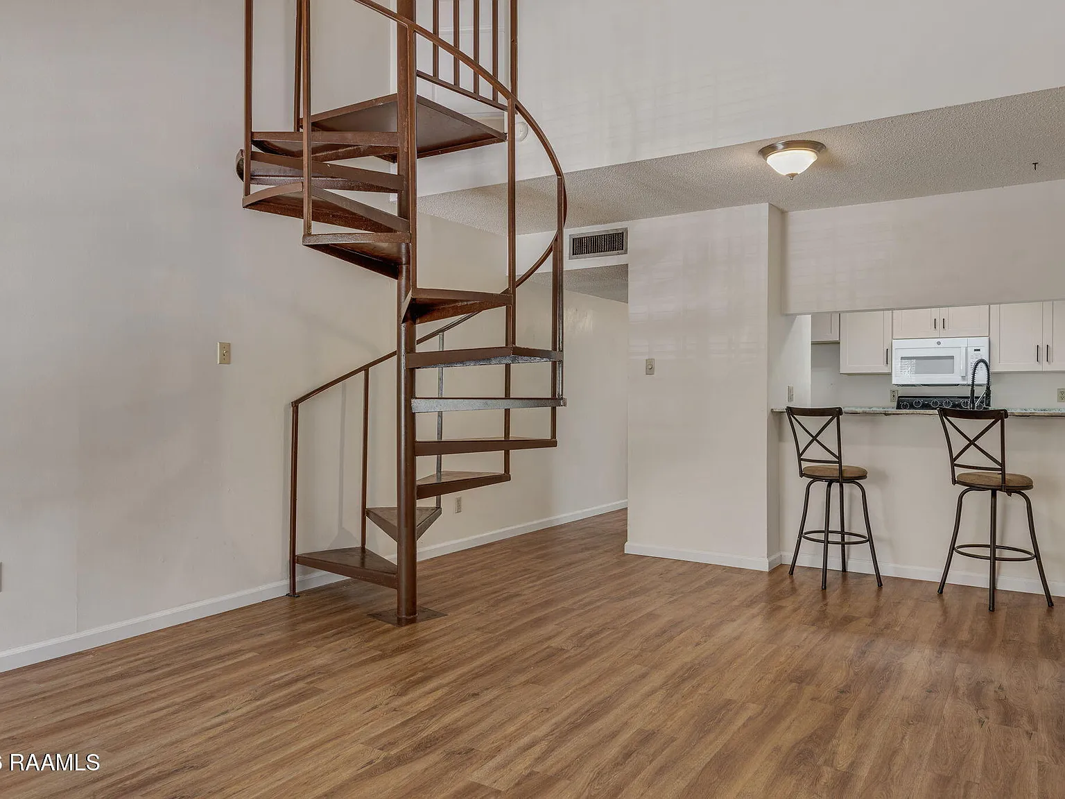 300 Lozes Ave — Photo 4