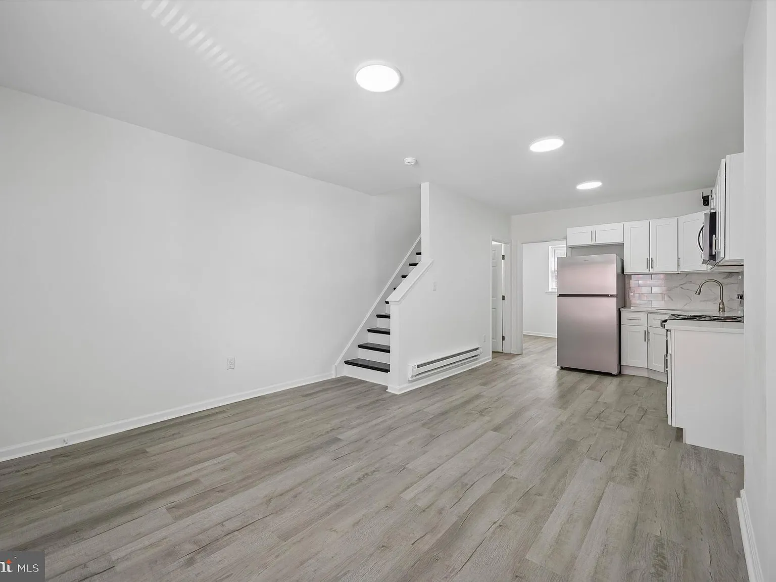 3 bed, 1.0 bath, 966 sqft, $1,350 — Photo 4