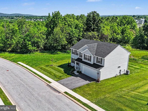 3660 Pebble Run Dr, Dover, PA 17315