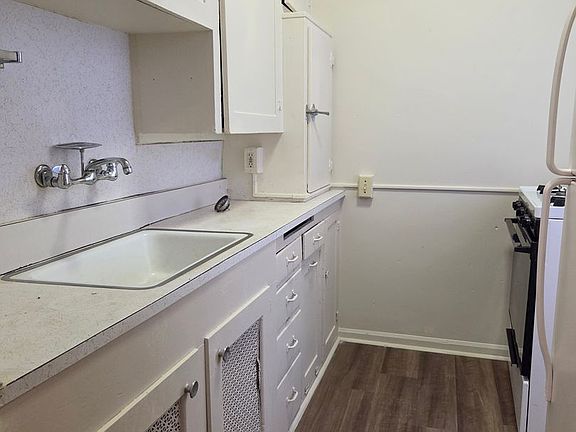 4th image of 1604 I St #6