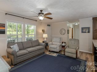 32 Beechwood Lakes Dr, Hendersonville, NC 28792