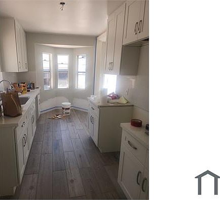 5th image of 3288 Lewis Ave #A