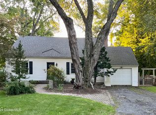 12 Greenleaf Dr, Delmar, NY 12054