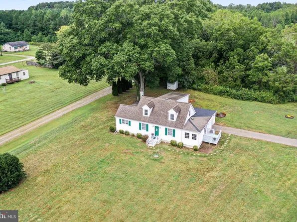 1678 Weems Rd, Weems, VA 22576