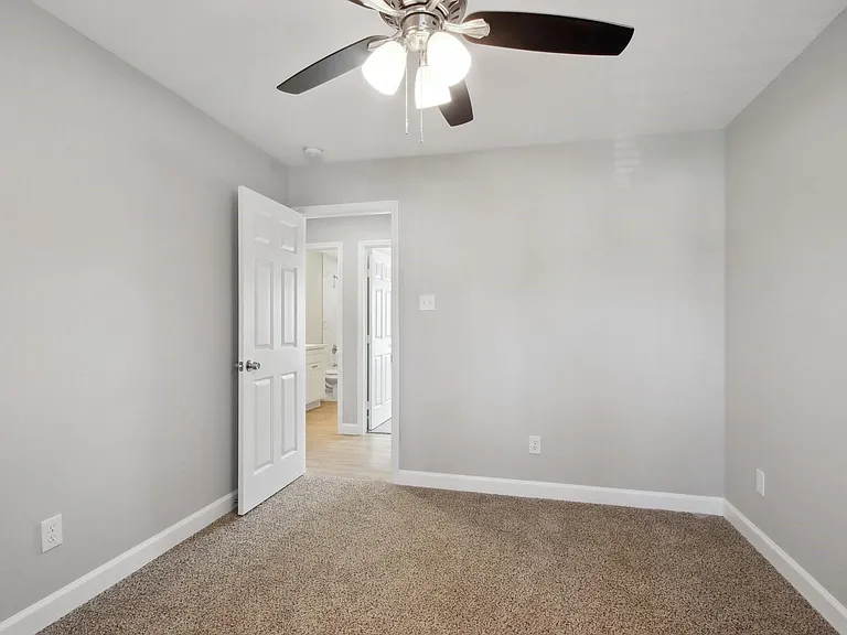 1127 Cascade Creek Dr — Photo 22