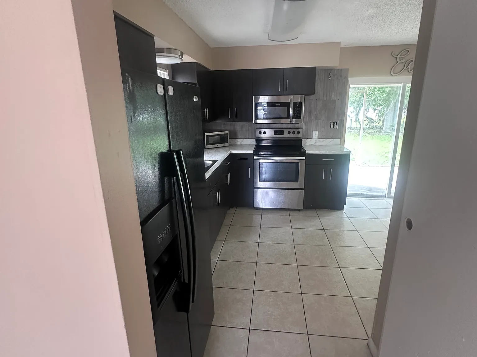 2 bed, 896 sqft, $1,400 — Photo 3