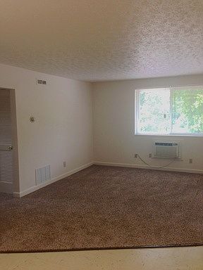 2nd image of 1730 E Long St APT D
