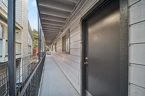 Carrells Apartments — Photo 23