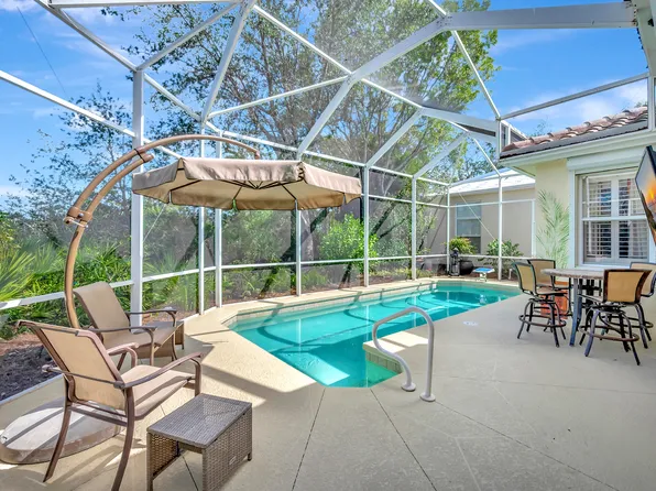 14472 Sterling Oaks Dr, Naples, FL 34110