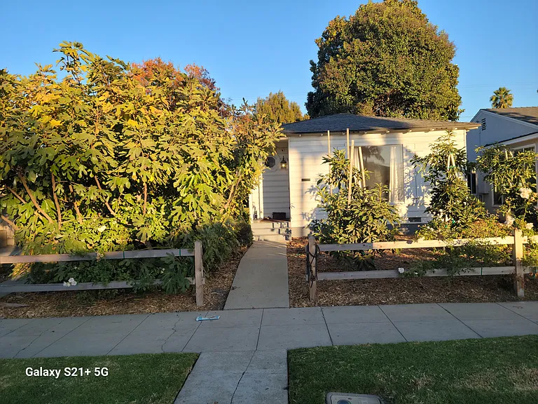 1438 Roycroft Ave — Photo 2