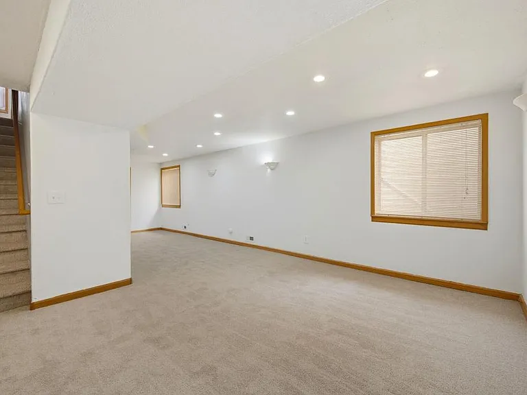 2456 Mary Beth Ct — Photo 17
