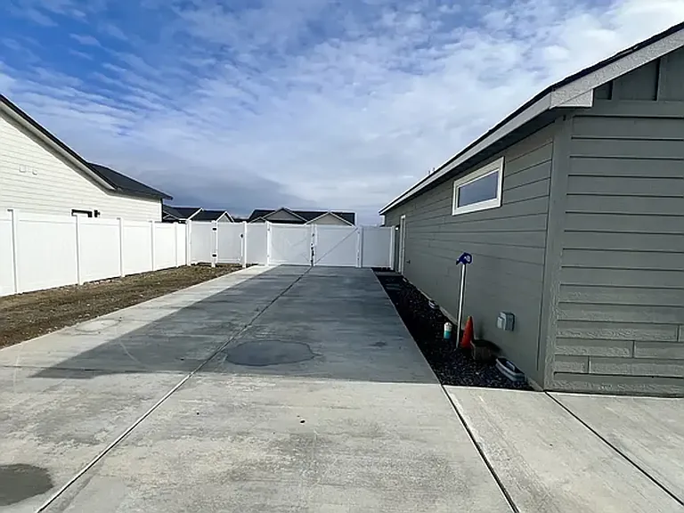 2395 Chelan St — Photo 6