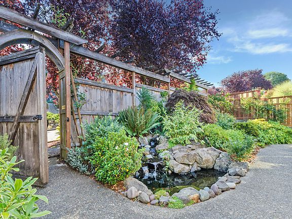 A look just inside the gate 