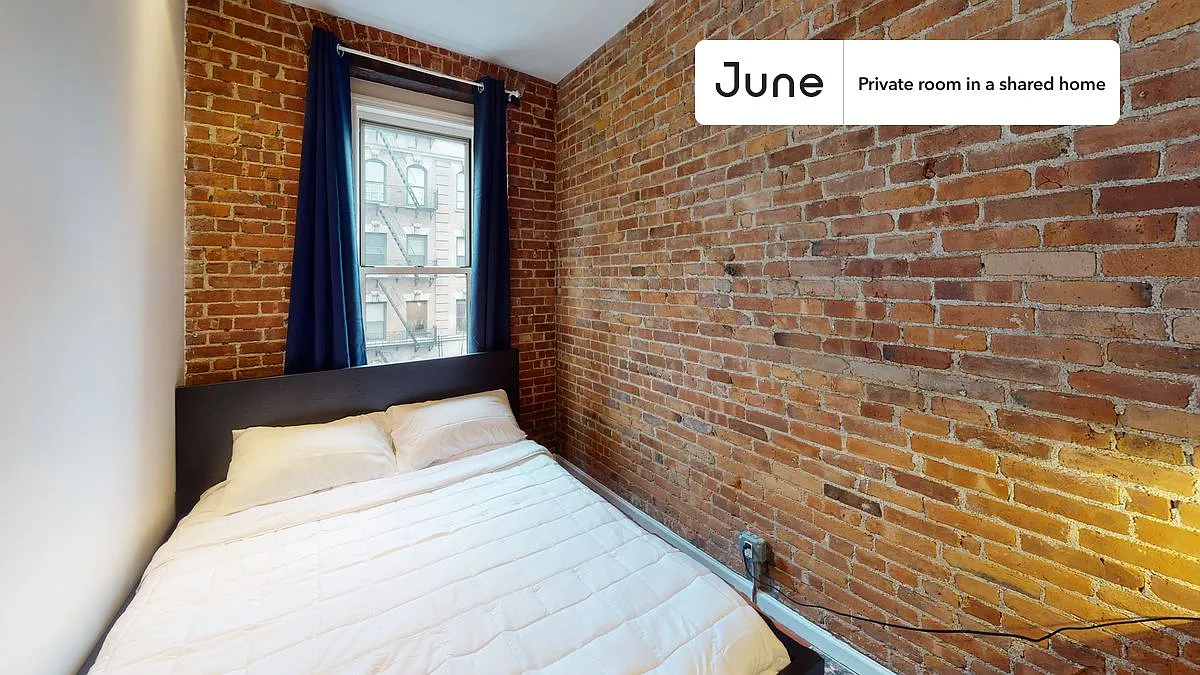 Full bedroom in 2 bed/1 bath home in Hell's Kitchen #850 A — Photo 1
