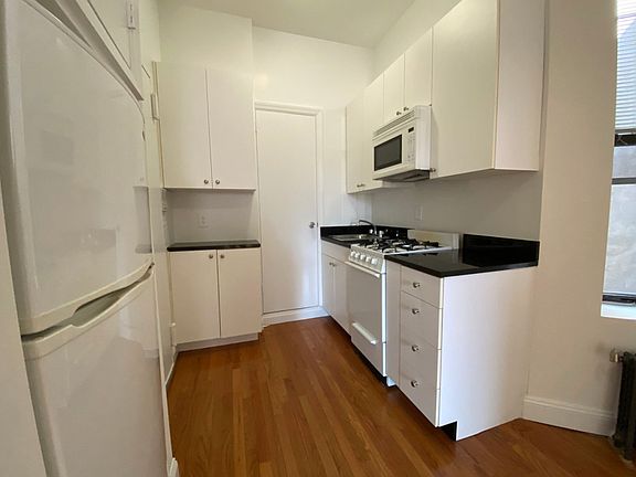 5th image of 194 Bleecker St APT 5D