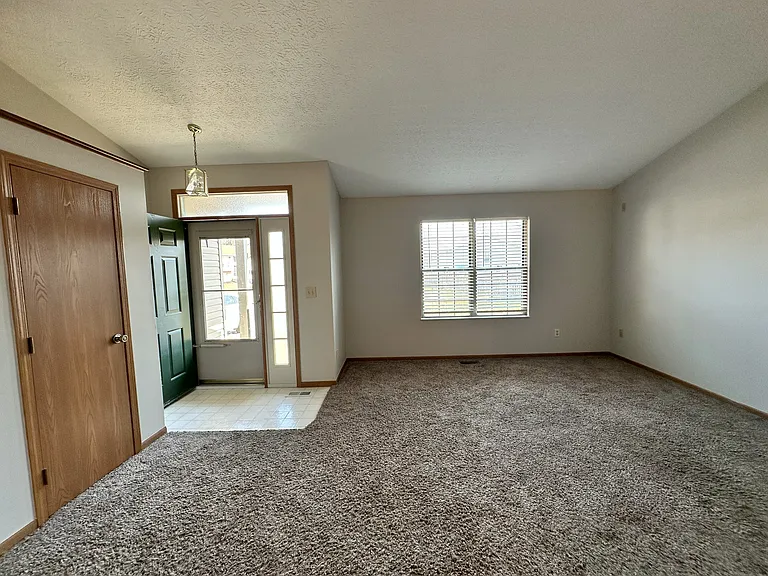 4049 Sandy Ridge Dr — Photo 4