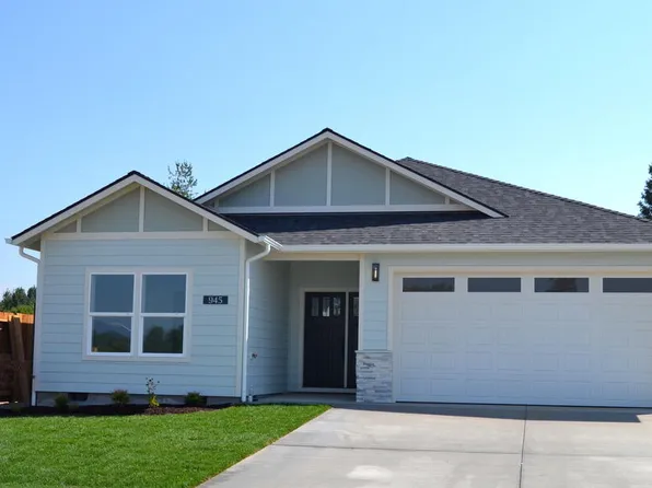 945 SW Buckmaster Dr, Grants Pass, OR 97527