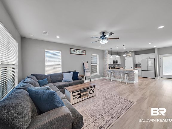 3rd image of 1004 Dalton Cir